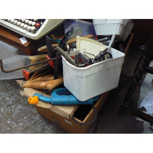 403 - BOX FULL OF MIXED TOOLS/GARAGE ITEMS.