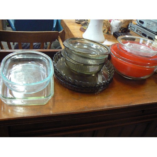 406 - PYREX GLASS OVEN & CASSEROLE DISHES. LARGE FLAN DISHES, MIXING BOWLS ETC. 12 PCS.