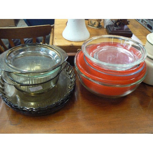 406 - PYREX GLASS OVEN & CASSEROLE DISHES. LARGE FLAN DISHES, MIXING BOWLS ETC. 12 PCS.