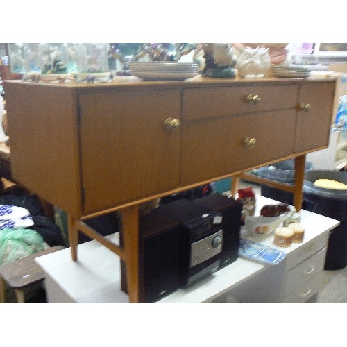 412 - RETRO DRESSING TABLE WITH SIMPLE RECTANGULAR MIRROR. APPROX 131CM W.