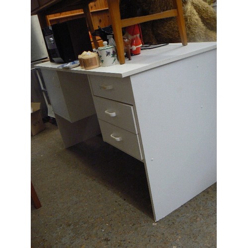 421 - SMALL WHITE MELAMINE DESK/DRESSING TABLE. APPROX 126CMW