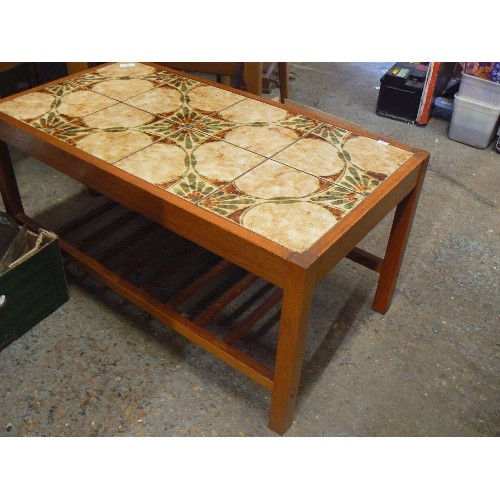 423 - VINTAGE TILED COFFEE TABLE WITH LOWER SLATTED SHELF. 85CM L