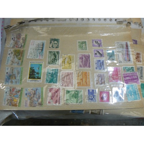 242 - COLLECTION OF LOOSE STAMPS, AND 3 EMPTY ALBUMS.