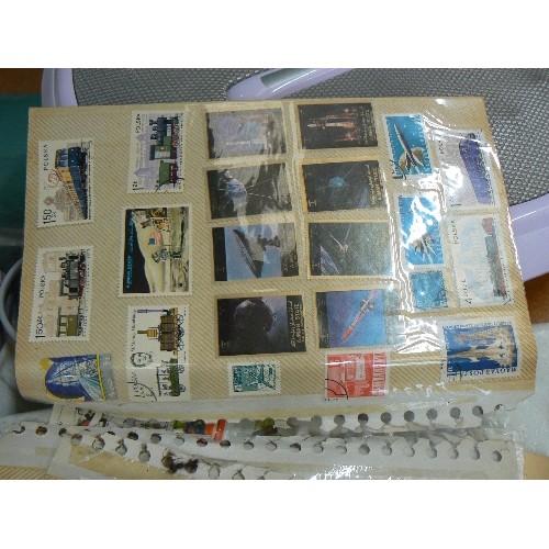 242 - COLLECTION OF LOOSE STAMPS, AND 3 EMPTY ALBUMS.