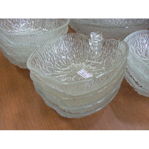 243A - FROSTED GLASS APPLE-SHAPED DESSERT/SUNDAE SET. INC 2 X TRIFLE BOWLS, 11 X SMALL DISHES.