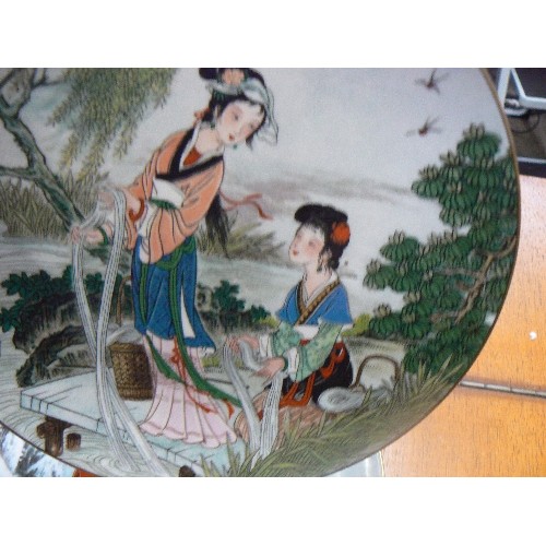 277 - 8 X DECORATIVE PLATES FOR DISPLAY. DECORATED WITH JAPANESE GEISHA STYLE FIGURES.