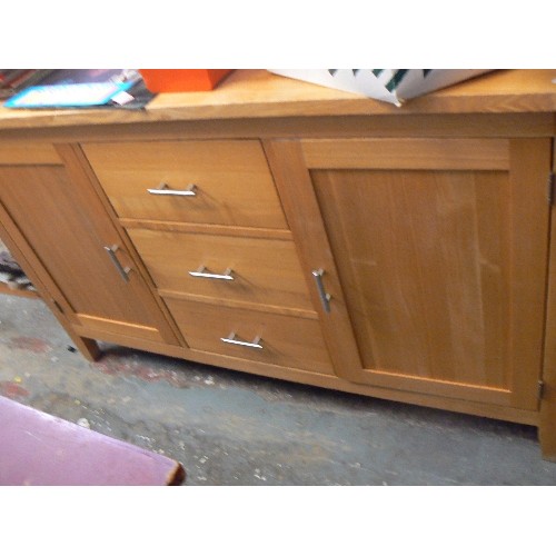 302 - CONTEMPORARY SOLID LIGHT  OAK SIDEBOARD WITH STAINLESS BAR HANDLES. 3 DRAWER CENTRE FLANKED BY SHELV... 