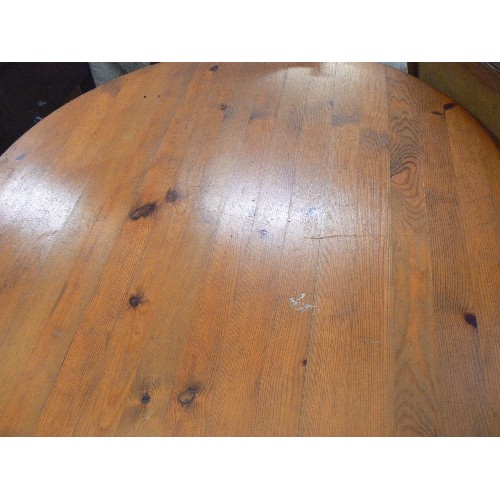 384 - DINING TABLE AND CHAIRS. DARK PINE OVAL TABLE. 4 MATCHING CHAIRS WITH GREEN UPHOLSTERED SEATS AND BA... 