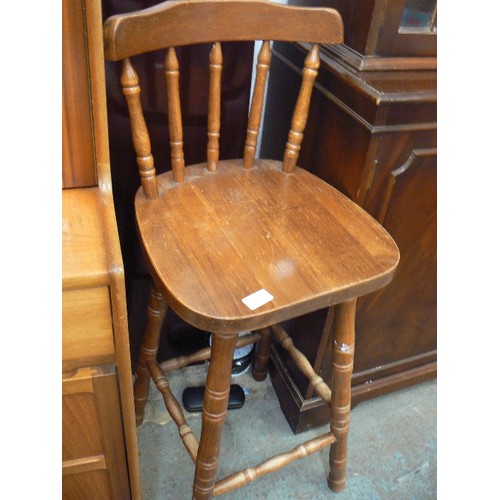 470 - WOODEN BAR STOOL WITH SPINDAL BACK