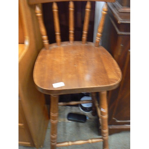 470 - WOODEN BAR STOOL WITH SPINDAL BACK