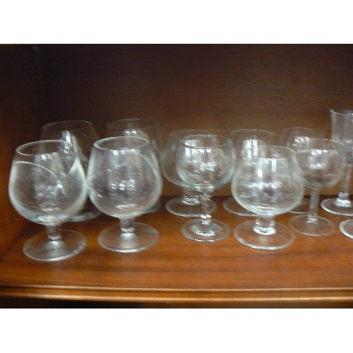 473 - 5 SHELVES OF MIXED GLASSES