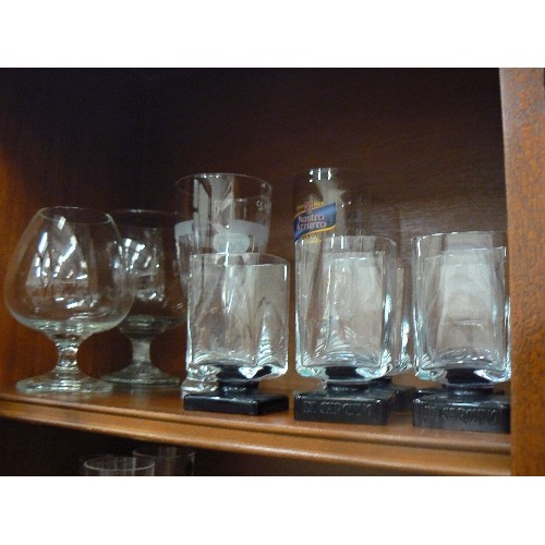 473 - 5 SHELVES OF MIXED GLASSES