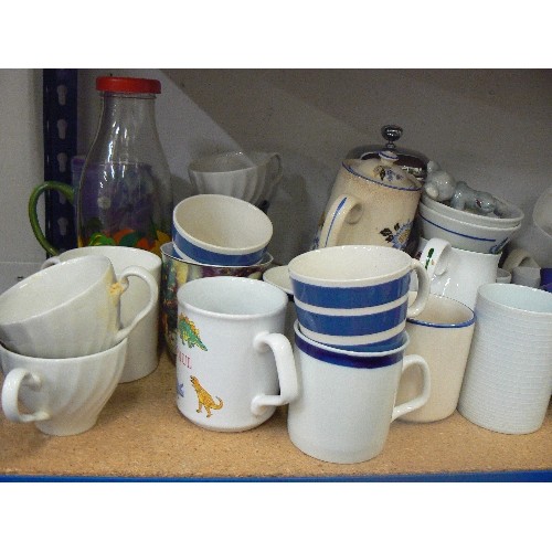 476 - SHELF OF PLATES, MUGS, CHICKEN TEAPOT AND MILK JUG, ETC