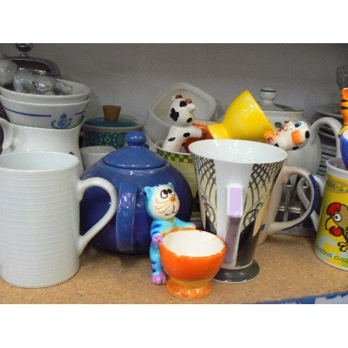 476 - SHELF OF PLATES, MUGS, CHICKEN TEAPOT AND MILK JUG, ETC