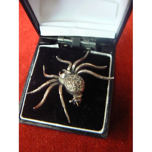 8 - SILVER METAL (UNTESTED) AND MARCASITE SPIDER BROOCH