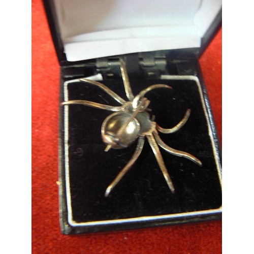 8 - SILVER METAL (UNTESTED) AND MARCASITE SPIDER BROOCH