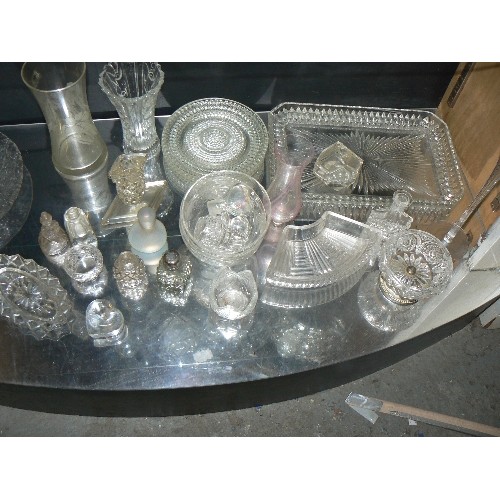 169B - 2 SHELVES OF GOOD QUALITY GLASSWARE - HEAVY CUT GLASS BOWL, PLATES ETC