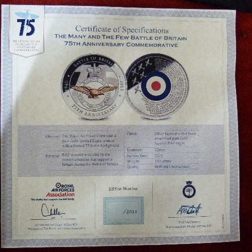 192 - BATTLE OF BRITAIN 75TH ANNIVERSARY 2015 COMMEMORATIVE MEDALLION - 82MM DIA - SILVER LAYERED WITH PUR... 