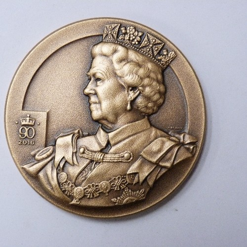 193 - LONDON MINT QUEEN ELIZABETH II BIRTHDAY CHARITY MEDAL - BRONZE ALLOY, LIMITED EDITION 200,000, 2016 ... 