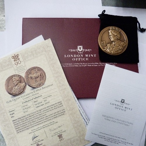 193 - LONDON MINT QUEEN ELIZABETH II BIRTHDAY CHARITY MEDAL - BRONZE ALLOY, LIMITED EDITION 200,000, 2016 ... 