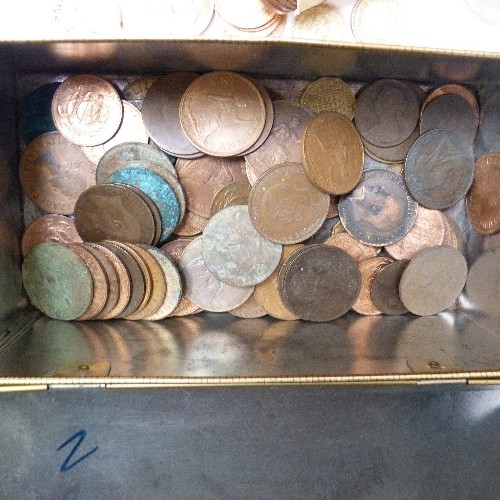 220 - TIN OF MOSTLY PENNIES AND HALFPENNIES, VICTORIA TO ELIZABETH II. INCLUDES 2 BANK TUBES OF 1967 NEAR ... 