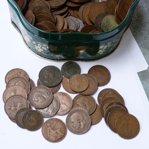 222 - TIN OF BRITISH PENNIES AND HALFPENNIES, EDWARD VII TO ELIZABETH II - OVER 3KG OF COINS