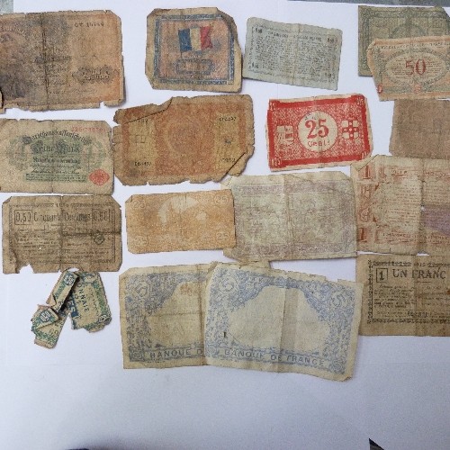 225 - WWI A COLLECTION OF WAR TIME ISSUE FRENCH BANK NOTES, NICE PIECES SOME WORN & TATTY DIRECT FROM SOLD... 