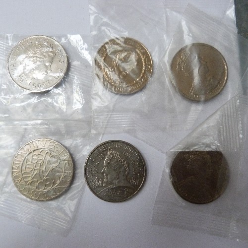 228 - LARGE COLLECTION (22) ELIZABETH II £5 COINS; NEARLY ALL COINS ARE STILL SEALED IN PLASTIC PACKAGING,... 