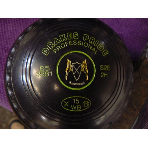 179 - SET OF LAWN BOWLS. 'DRAKES PRIDE' ALSO WHITE BOWLING SHOES. MENS 9