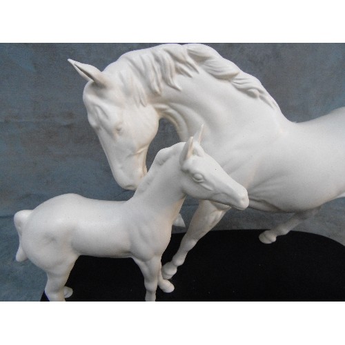 189 - BEAUTIFUL ROYAL DOULTON BONE CHINA FIGURE OF A MARE AND FOAL IN WHITE GLAZE - 