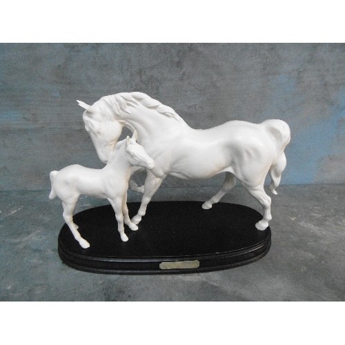 189 - BEAUTIFUL ROYAL DOULTON BONE CHINA FIGURE OF A MARE AND FOAL IN WHITE GLAZE - 