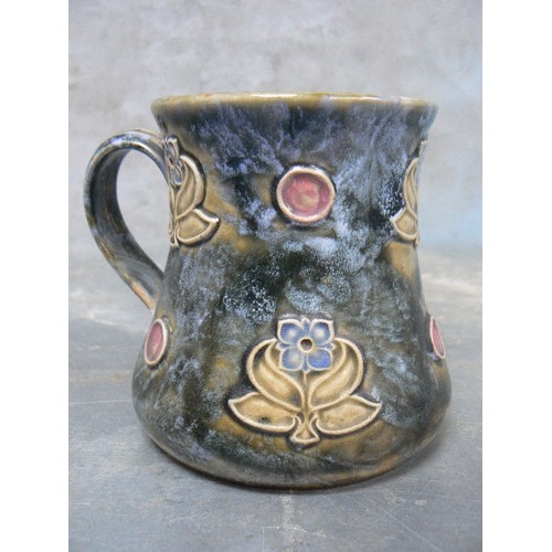 180 - AN ARTS AND CRAFTS ROYAL DOULTON STONEWARE MUG IN MOTTLED GLAZE WITH ART NOUVEAU FLOWER AND CIRCLE D... 