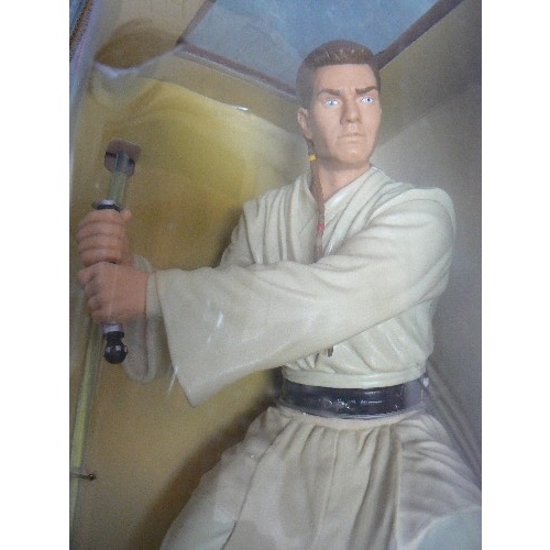 323 - STAR-WARS. LARGE OBI-WAN KENOBI FIGURE, WITH LIGHT-UP LIGHTSABER. EPISODE 1. BOXED.