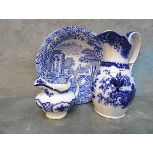 194 - TWO VICTORIAN FLOW BLUE JUGS AND A SPODE ITALIAN BOWL (OLD OVAL MARK)