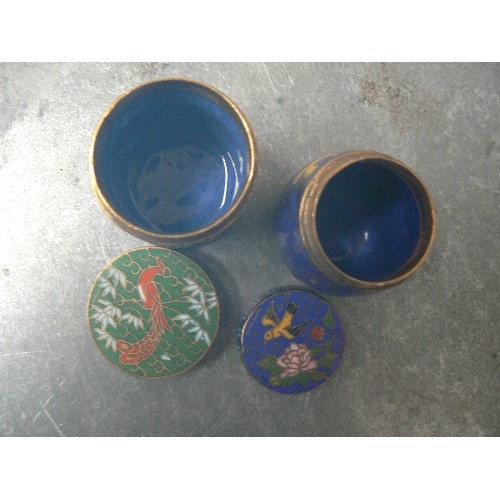 220 - TWO MINIATURE CHINESE CLOISONNE LIDDED POTS WITH EXOTIC BIRD DECORATION - 4.5CM