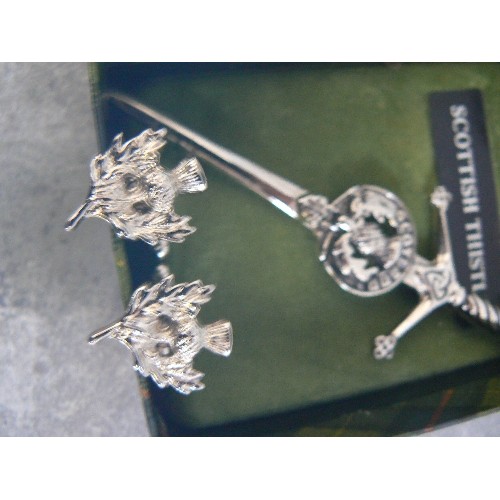 104 - A SCOTTISH THISTLE KILT BROOCH WITH MATCHING CUFFLINKS