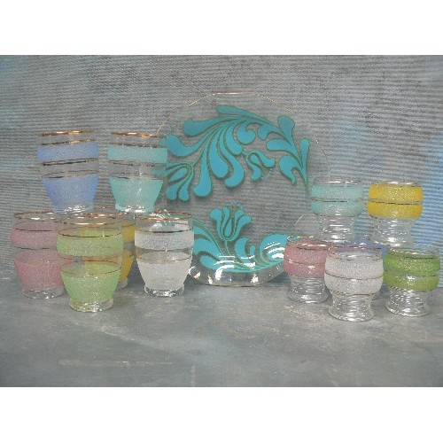 309 - GOOD LOT OF COLOURFUL MID CENTURY RETRO GLASSWARE INCLUDING LARGE AND SMALLER HARLEQUIN SETS OF FROS... 