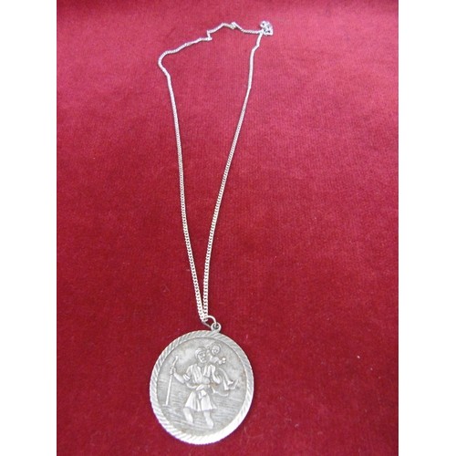 116 - A LARGE HEAVY ST CHRISTOPHER ON SILVER CHAIN WEIGHT 15.12g