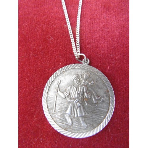 116 - A LARGE HEAVY ST CHRISTOPHER ON SILVER CHAIN WEIGHT 15.12g