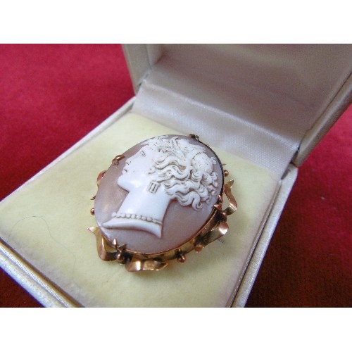 51 - 9ct GOLD SHELL CAMEO BROOCH WEIGHT 7.24g