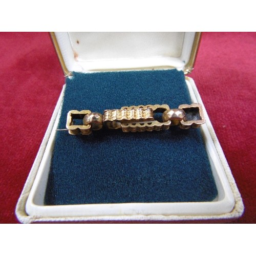 56 - A 9ct GOLD VICTORIAN BROOCH MADE FROM A SECTION OF OLD BRACELET (THE CLIP IS METAL) THERE ARE NO MAR... 