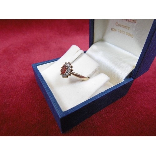 40 - A BEAUTIFUL 9ct GOLD ENGAGEMENT RING WITH RUBY RED AND WHITE STONES SURROUNDING (Cubic zirconia) WEI... 