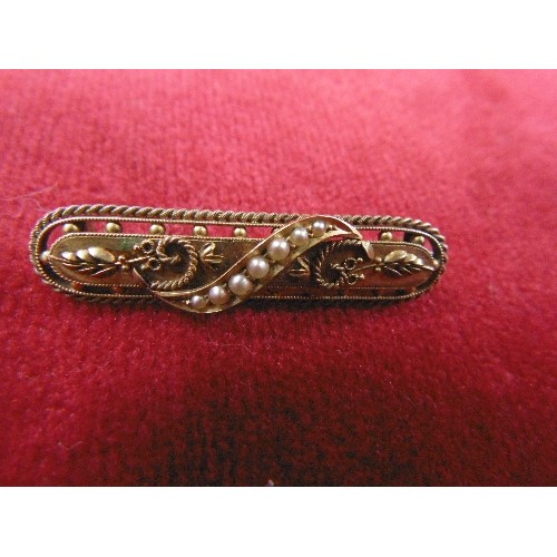 50 - A VICTORIAN 15ct GOLD BROOCH WITH SEED PEARLS