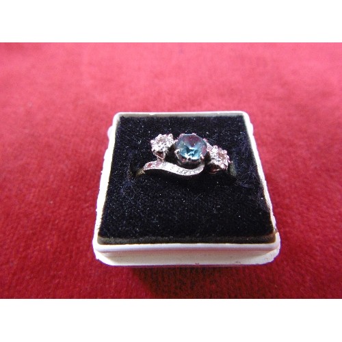 107 - A BEAUTIFUL 18ct GOLD SAPPHIRE AND DIAMOND ENGAGEMENT RING WEIGHT 3.56g SIZE Q