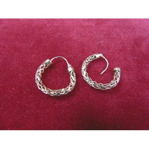 109 - A PAIR OF FILIGREE LOOP EARRINGS WEIGHT 2.25g