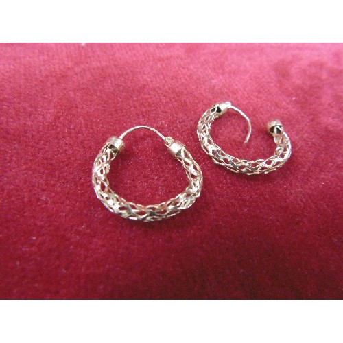 109 - A PAIR OF FILIGREE LOOP EARRINGS WEIGHT 2.25g