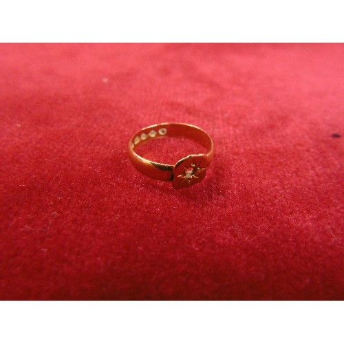 52 - A 22ct GOLD RING WEIGHT 2.06g NOT INCLUDING STONE