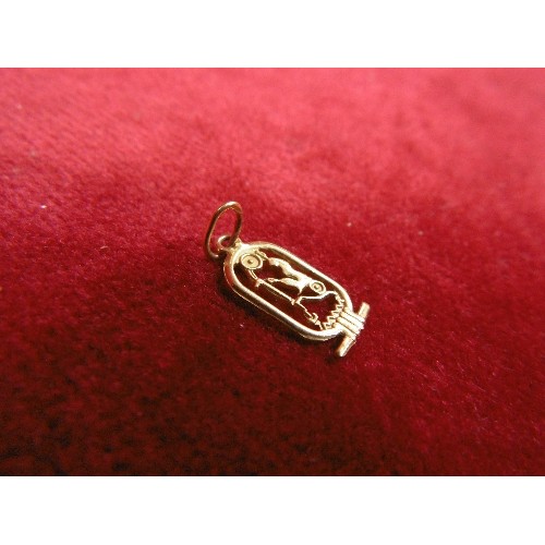 21 - AN EGYPT PENDANT 18ct GOLD WEIGHT .86g