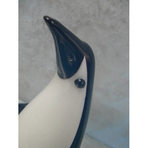 317A - MURANO GLASS PENGUIN STANDING ON A SQUARE ICE BLOCK - 30CM H