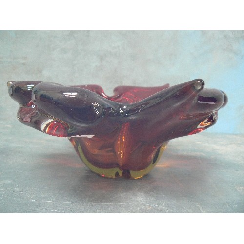 317 - HEAVY 1960'S MURANO GLASS BOWL IN AMBER AND RED COLOURS - 24CM DIA